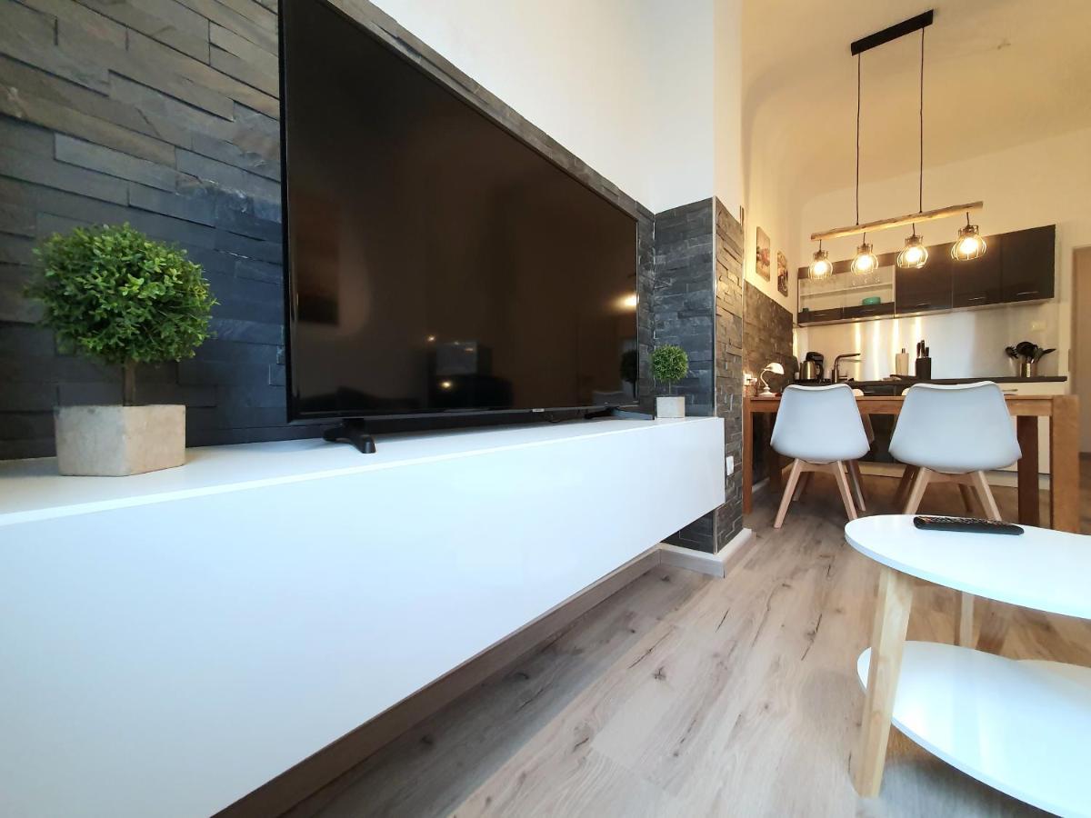 Moderne Wohlfuehloase Zentral In Seenaehe - Pillow Menu, 2 Stk 55" Smart Tvs, Netflix, Disneyplus Uvm Wetter  Bagian luar foto